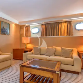 Main cabin- lounge
