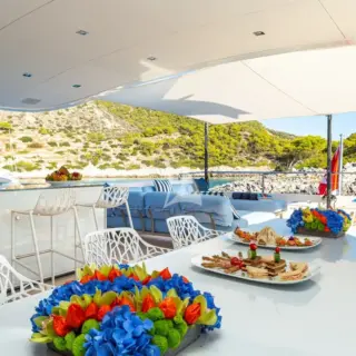Upper deck
