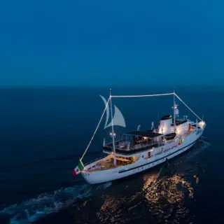 Dionea at anchor