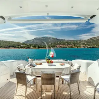 Alfresco dining