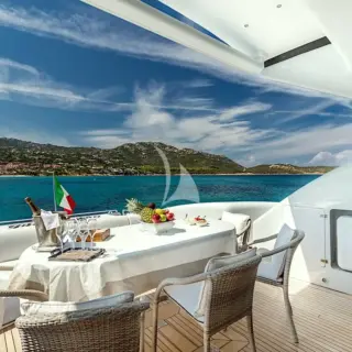 Alfresco dining