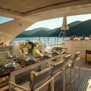 Sun deck Jacuzzi and Al fresco dining