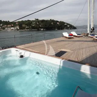Endless Jacuzzi Pool on Foredeck 1