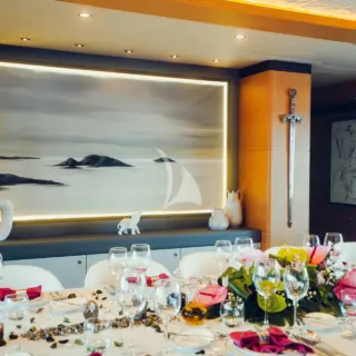 Dining room table setting