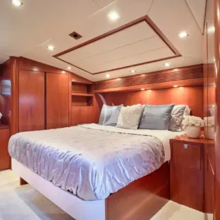 Double guest cabin