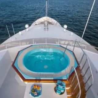 SUNDECK - JACUZZI