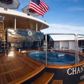 JACUZZI ON STERN