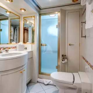 GUEST QUEEN ENSUITE