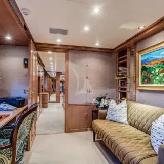 MASTER STATEROOM SEATING AREA