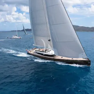 OHANA under sail - Credits to Jeff Brown