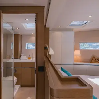 Master's Cabin's en-suite bathroom