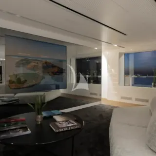 R23 Saloon Mirror Wall Tv