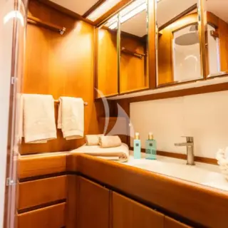 WALLY ONE - Guest Bathroom