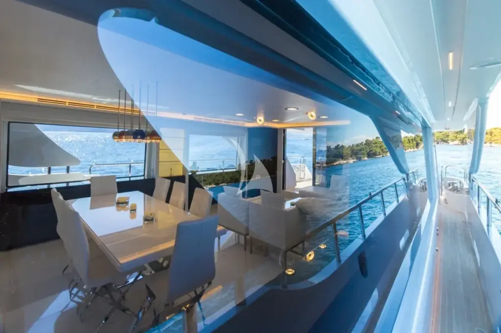 GALA - Dining area In&Out