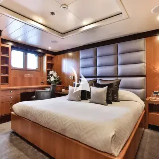 Lower deck double cabin