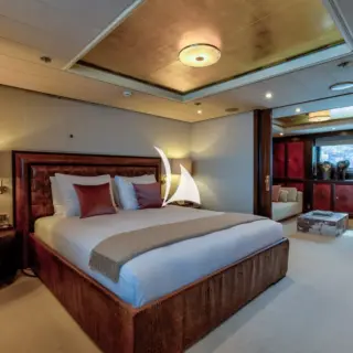 Main deck master suite & private office