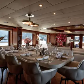 Main deck dining
