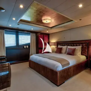 Main deck master suite