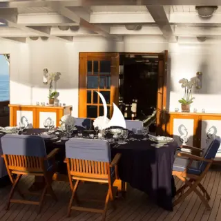 Main deck alfresco dining