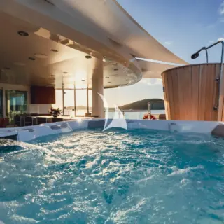 Senses Sundeck Jacuzzi