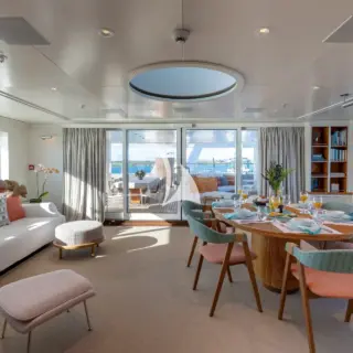 Senses Upper Deck Saloon