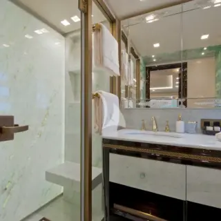 Guest Bathroom "London"