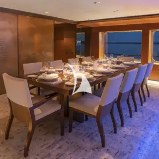 Main deck dining