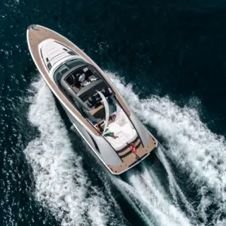 Honeybee - Wajer 44HT Luxury Chase Tender