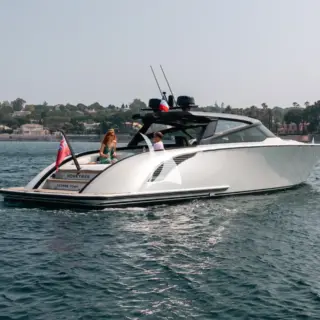 Honeybee - Wajer 44HT Luxury Chase Tender