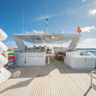 BEACHFRONT - Flybridge looking forward