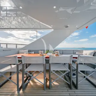 BEACHFRONT - Flybridge Dining