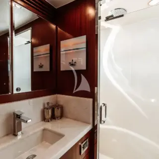 BEACHFRONT - Guest Stateroom Head