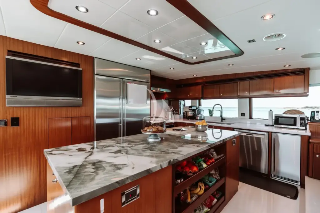 BEACHFRONT - Country Kitchen