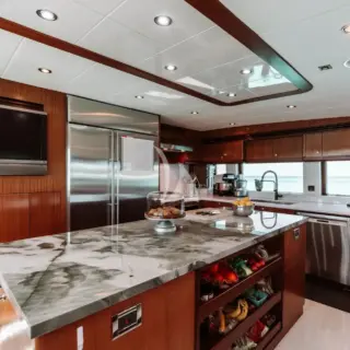 BEACHFRONT - Country Kitchen