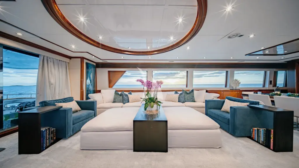 BEACHFRONT - Main Salon