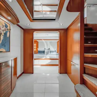 BEACHFRONT - Hallway