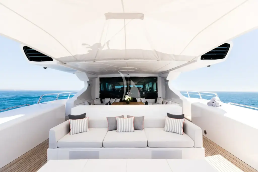 BEACHOUSE - Aft Deck