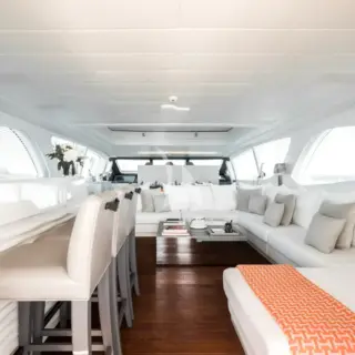 BEACHOUSE - Main Salon