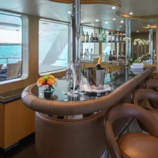 MAIN SALON BAR