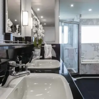 MASTER ENSUITE