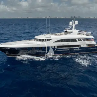 MISS CHRISTINE - Image 1