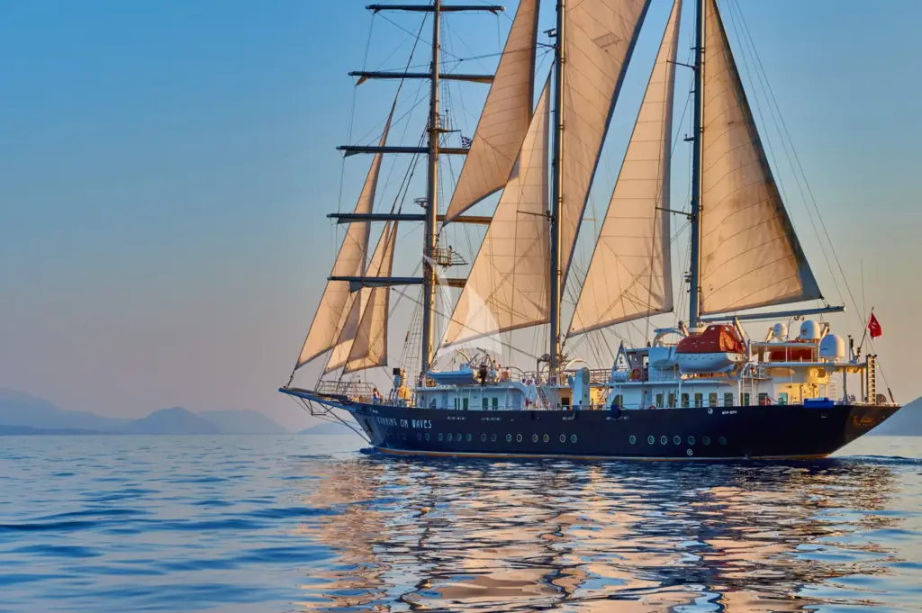 RUNNING ON WAVES - Image 5