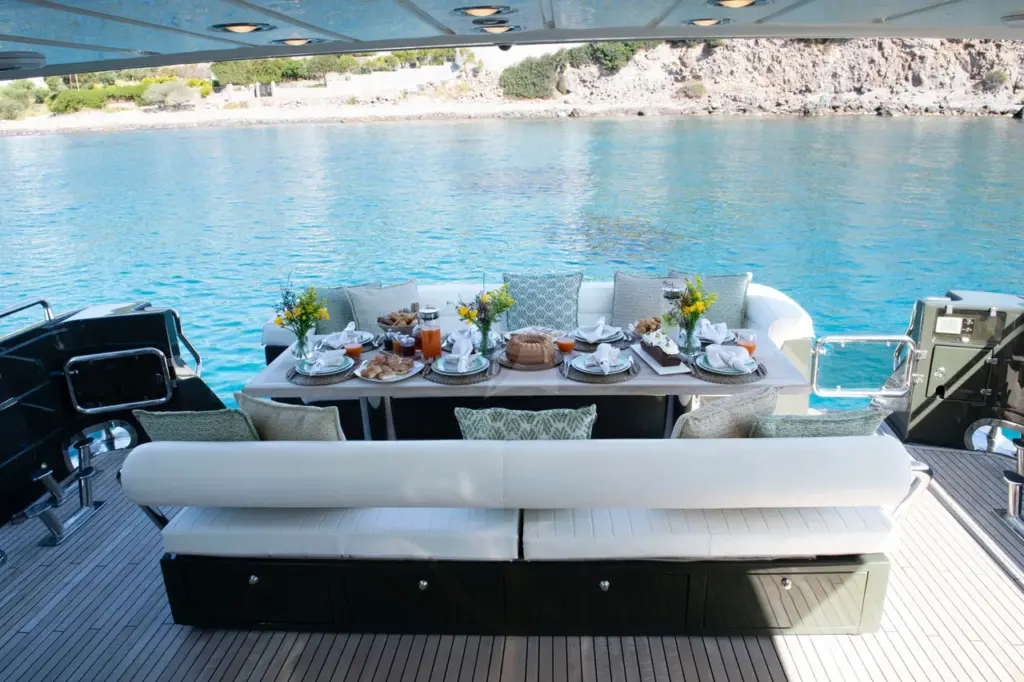 SEAS THE DAY - Aft Deck