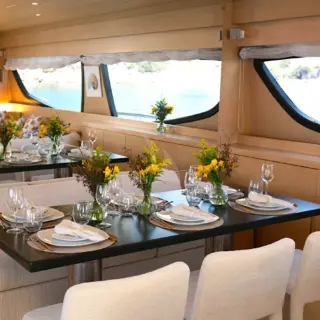 SEAS THE DAY - Dinning Area