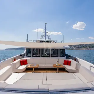 2 LADIES - Fore deck seating area, sun awning available