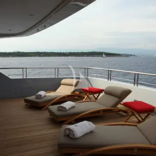 Flybridge, sun loungers
