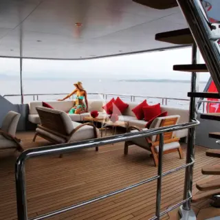 Wheelhouse deck - seating area aft