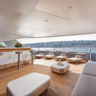 2 LADIES - Flybridge, bar