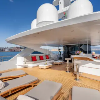 2 LADIES - Flybridge, bar
