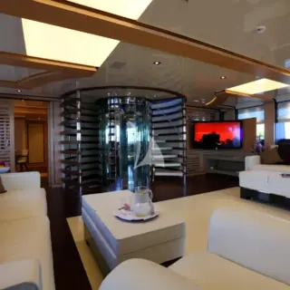 Wheelhouse deck - Saloon